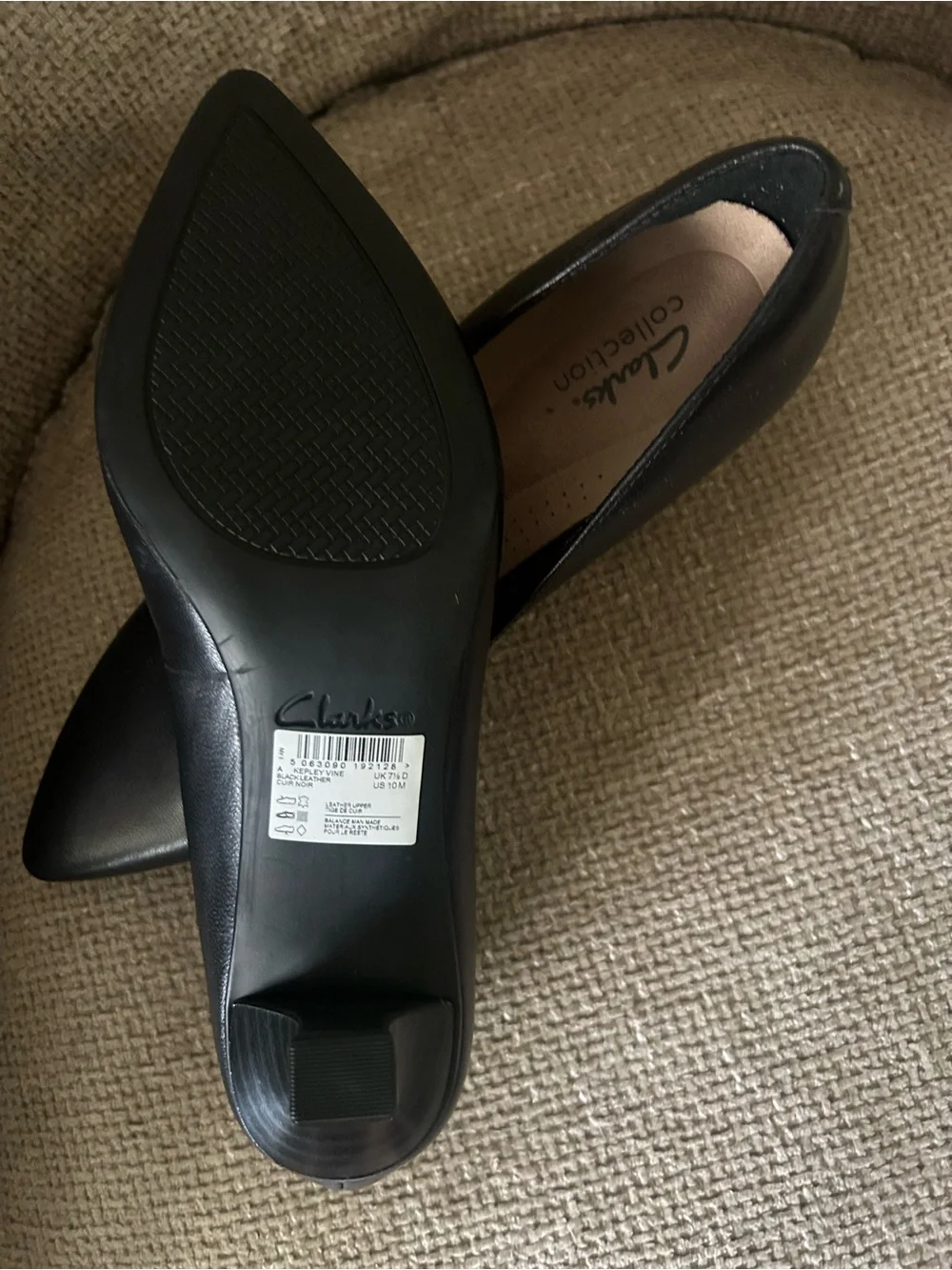 Clarks Black Leather Pointed-Toe Mid Heel Pumps